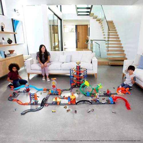 Hot Wheels Toy Car Set, Track Builder Unlimited Playset Fuel Can Stunt Box, 14 Component Parts & 1:64 Scale Vehicle